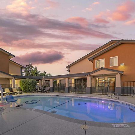 Best Western Antelope Inn & Suites Red Bluff Esterno foto