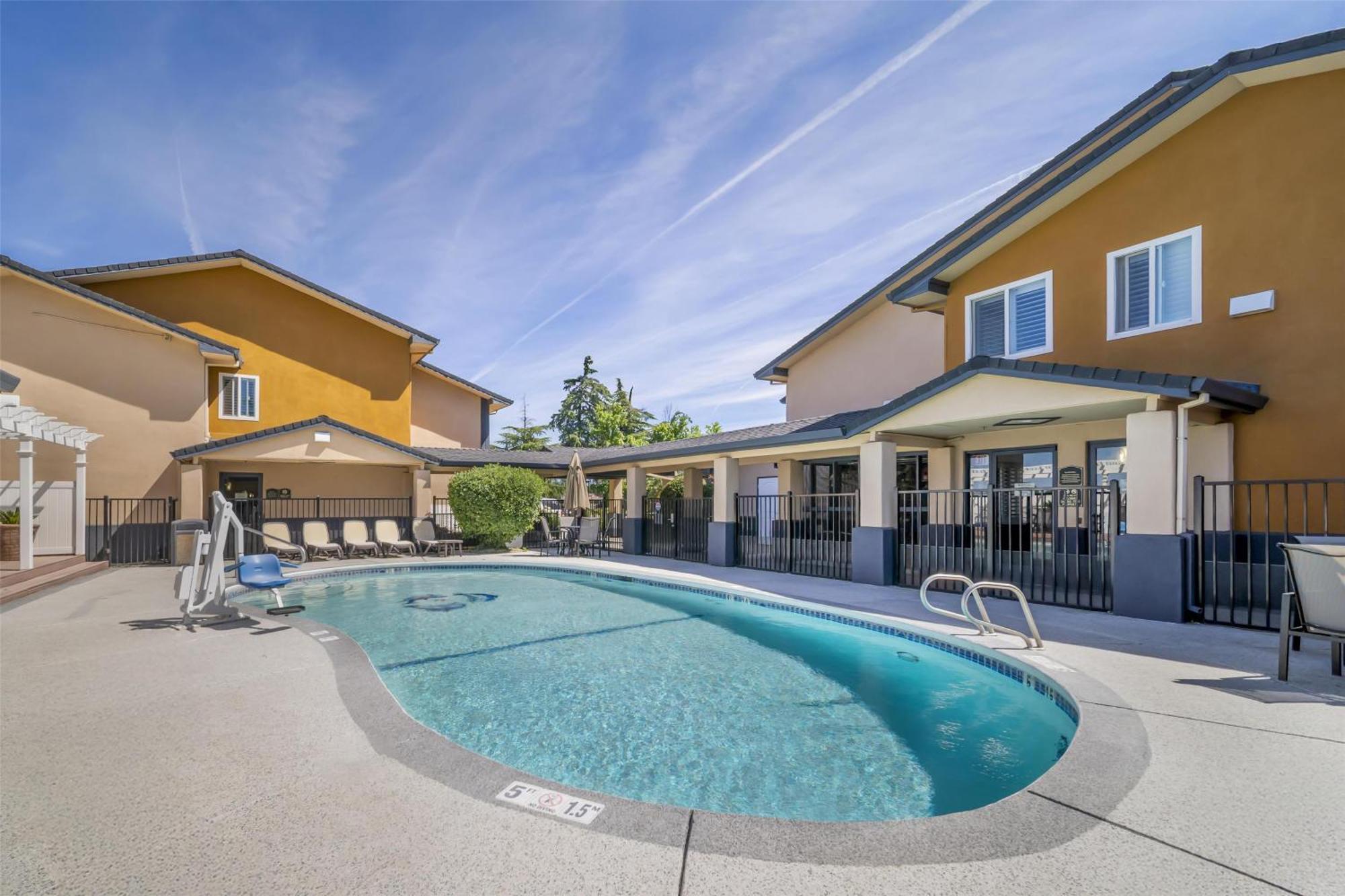 Best Western Antelope Inn & Suites Red Bluff Esterno foto